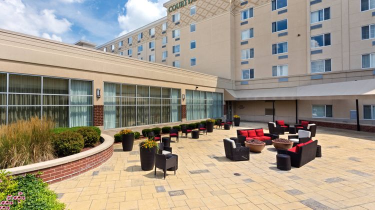 Courtyard Fort Wayne Downtown Exterior