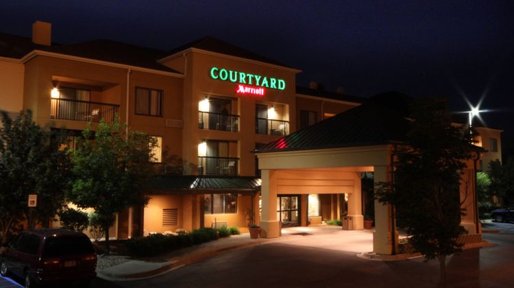 Courtyard Flint Grand Blanc Exterior