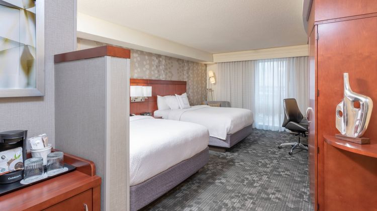 Courtyard Milwaukee Airport Room