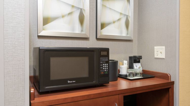 Courtyard Milwaukee Airport Suite