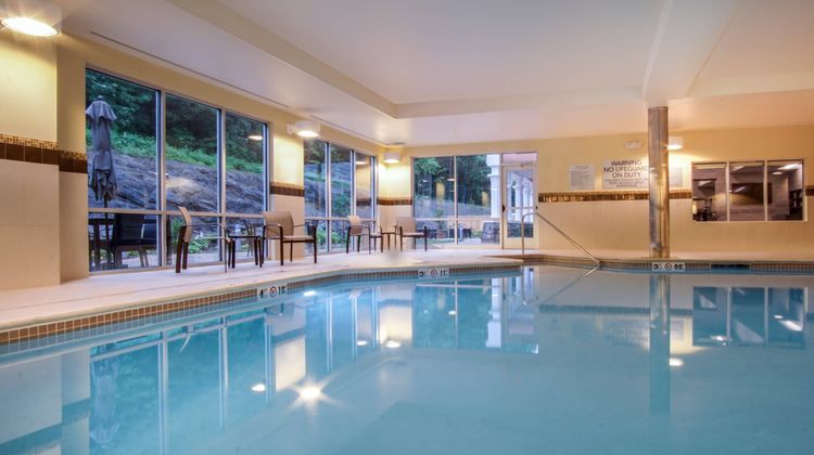 Courtyard Lenox Pool