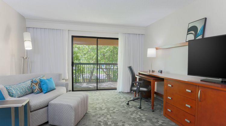 Courtyard Monroe Airport Suite
