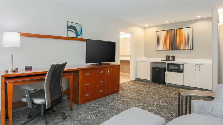 Courtyard Monroe Airport Suite