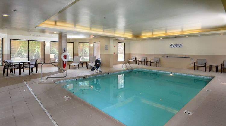 Courtyard Beckley Marriott Pool