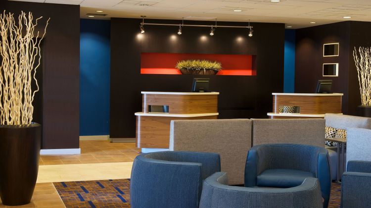 Courtyard Bloomington Lobby