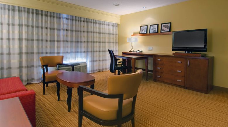 <b>Courtyard by Marriott Madison East Suite</b>. Images powered by <a href="https://www.leonardoworldwide.com/" title="Leonardo Worldwide" target="_blank">Leonardo</a>.