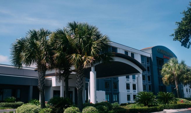 Courtyard Gulfport Beachfront Exterior