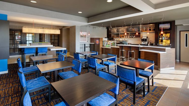 Courtyard Grand Rapids Airport Restaurant