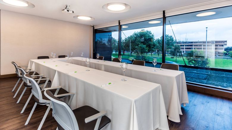 <b>Courtyard by Marriott Bogota Airport Meeting</b>. Images powered by <a href="https://www.leonardoworldwide.com/" title="Leonardo Worldwide" target="_blank">Leonardo</a>.