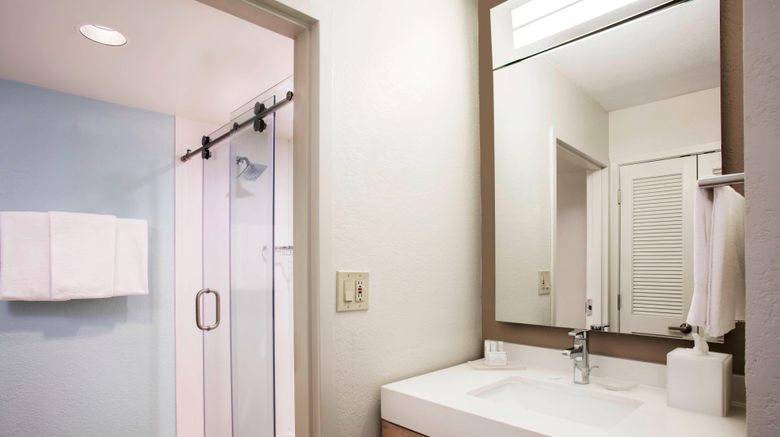 <b>Courtyard by Marriott Barefoot Landing Room</b>. Images powered by <a href="https://www.leonardoworldwide.com/" title="Leonardo Worldwide" target="_blank">Leonardo</a>.