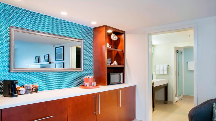 Courtyard by Marriott Barefoot Landing Suite