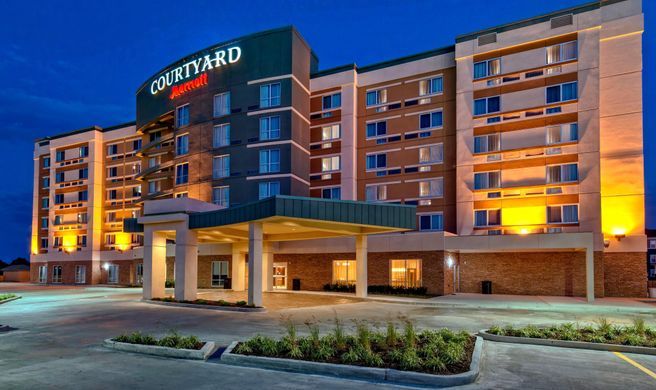 Courtyard Westbury Long Island Exterior