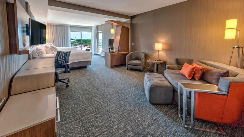 <b>Courtyard Westbury Long Island Room</b>. Images powered by <a href="https://www.leonardoworldwide.com/" title="Leonardo Worldwide" target="_blank">Leonardo</a>.