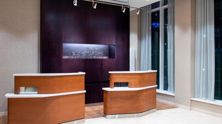 Courtyard New York Queens/Fresh Meadows Lobby