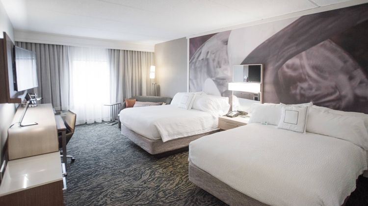 Courtyard by Marriott Hickory Room