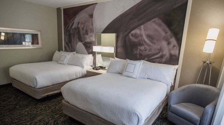 Courtyard by Marriott Hickory Room
