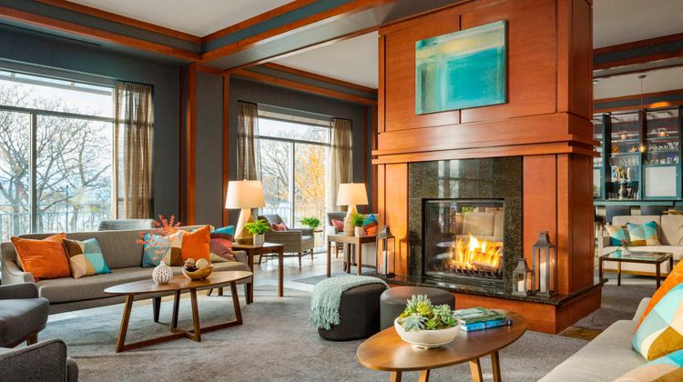 Courtyard Burlington Harbor Lobby