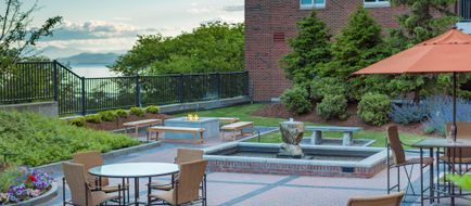 Courtyard Burlington Harbor Exterior