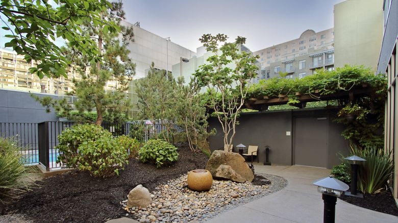 <b>Courtyard Oakland Downtown Exterior</b>. Images powered by <a href="https://www.leonardoworldwide.com/" title="Leonardo Worldwide" target="_blank">Leonardo</a>.