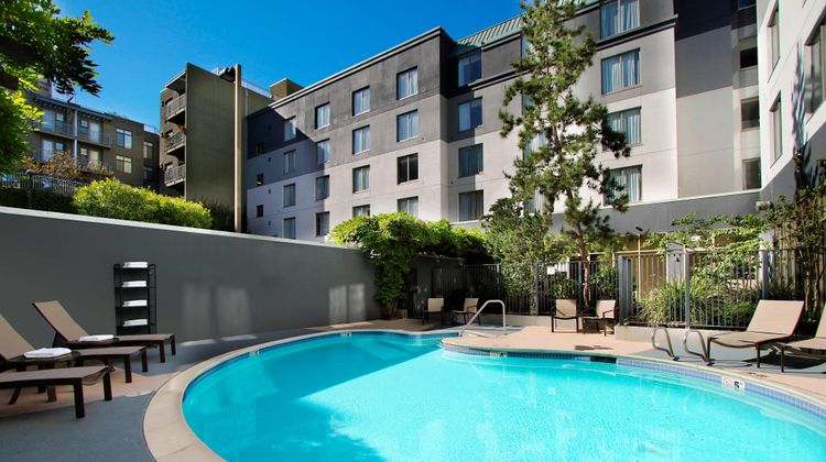 Courtyard Oakland Downtown Pool