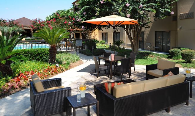 Courtyard Houston Hobby Airport Exterior