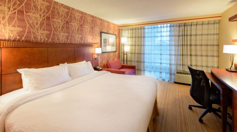 <b>Courtyard by Marriott Canton Room</b>. Images powered by <a href="https://www.leonardoworldwide.com/" title="Leonardo Worldwide" target="_blank">Leonardo</a>.