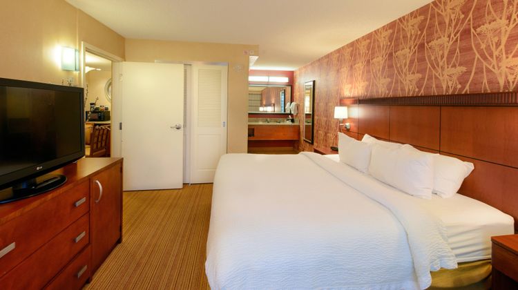Courtyard by Marriott Canton Suite
