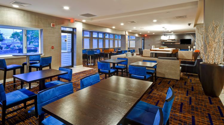 Courtyard Cape Cod Hyannis Lobby