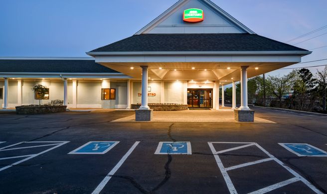 Courtyard Cape Cod Hyannis Exterior