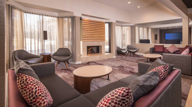 Courtyard by Marriott Dulles South Lobby