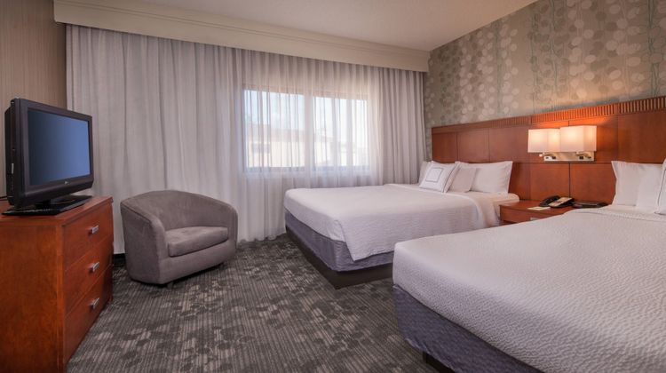 Courtyard by Marriott Dulles South Suite