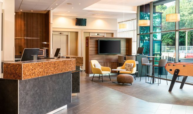 Courtyard by Marriott Paris Saint Denis Lobby