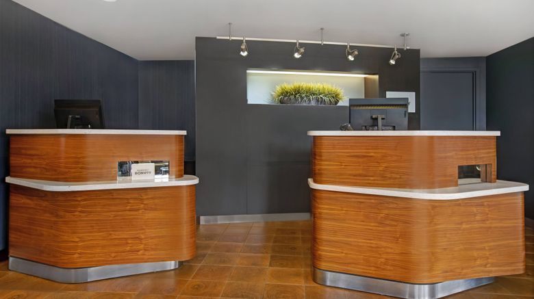 <b>Courtyard Chicago Elmhurst/Oakbrook Area Lobby</b>. Images powered by <a href="https://www.leonardoworldwide.com/" title="Leonardo Worldwide" target="_blank">Leonardo</a>.