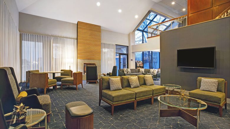 <b>Courtyard Chicago Elmhurst/Oakbrook Area Lobby</b>. Images powered by <a href="https://www.leonardoworldwide.com/" title="Leonardo Worldwide" target="_blank">Leonardo</a>.