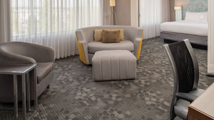 Courtyard Portland Airport Suite