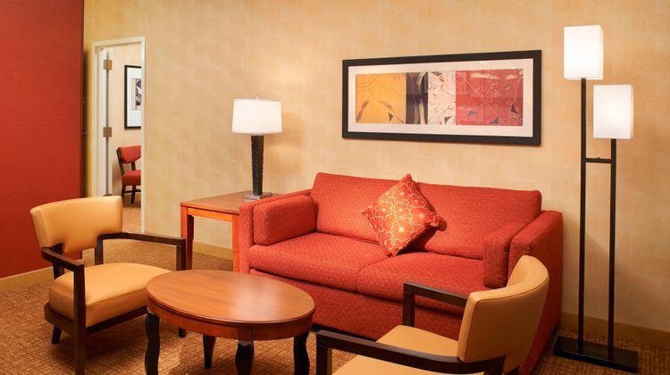 Courtyard by Marriott Chicago Naperville Suite