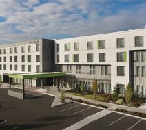 Courtyard Portland East Exterior