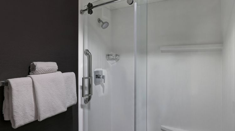 Courtyard by Marriott Portland SE Room