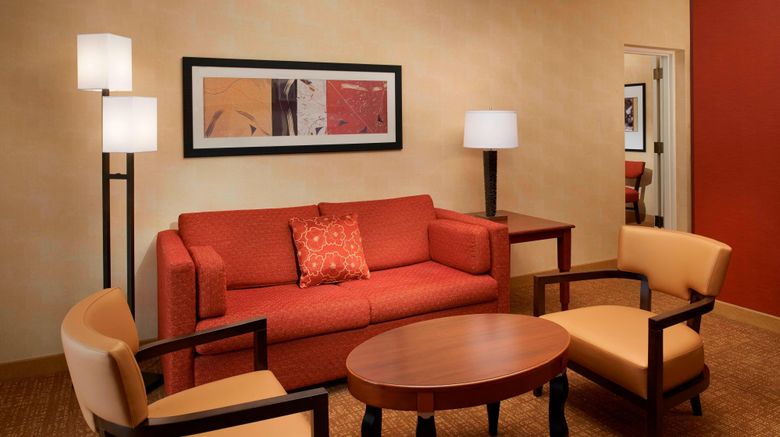 <b>Courtyard Chicago Waukegan/Gurnee Suite</b>. Images powered by <a href="https://www.leonardoworldwide.com/" title="Leonardo Worldwide" target="_blank">Leonardo</a>.
