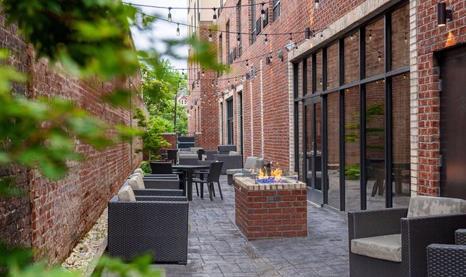 Courtyard Winston Salem Downtown Exterior