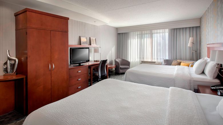 <b>Courtyard Republic Arpt Long Island Room</b>. Images powered by <a href="https://www.leonardoworldwide.com/" title="Leonardo Worldwide" target="_blank">Leonardo</a>.