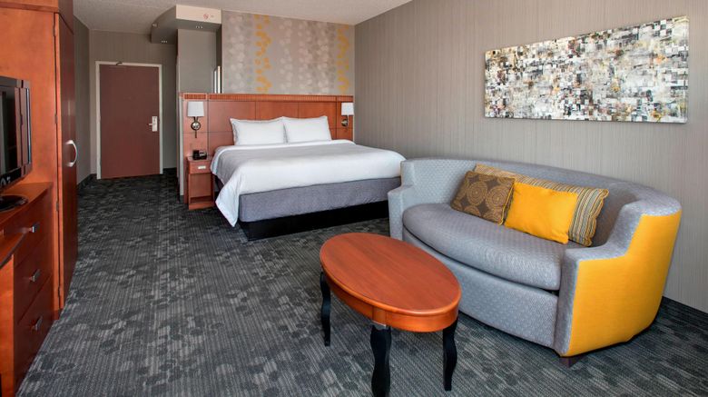 <b>Courtyard Republic Arpt Long Island Room</b>. Images powered by <a href="https://www.leonardoworldwide.com/" title="Leonardo Worldwide" target="_blank">Leonardo</a>.
