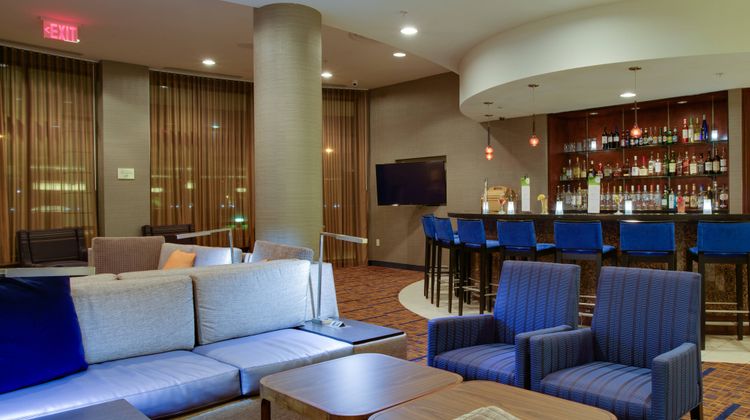 Courtyard Republic Arpt Long Island Lobby