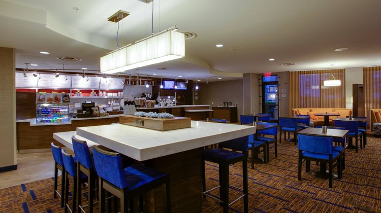 Courtyard Republic Arpt Long Island Restaurant