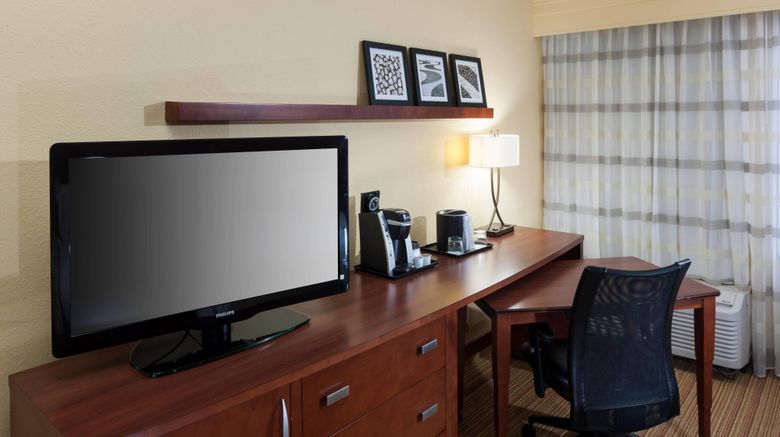 <b>Courtyard by Marriott Jackson Ridgeland Room</b>. Images powered by <a href="https://www.leonardoworldwide.com/" title="Leonardo Worldwide" target="_blank">Leonardo</a>.