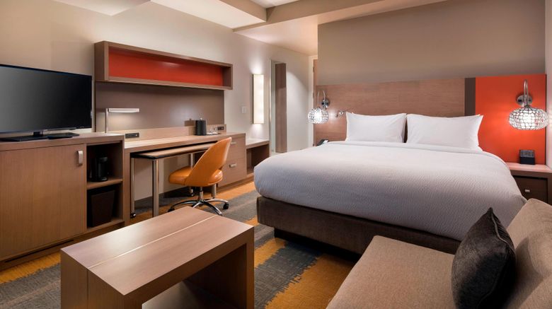 <b>Courtyard by Marriott Phoenix Downtown Room</b>. Images powered by <a href="https://www.leonardoworldwide.com/" title="Leonardo Worldwide" target="_blank">Leonardo</a>.
