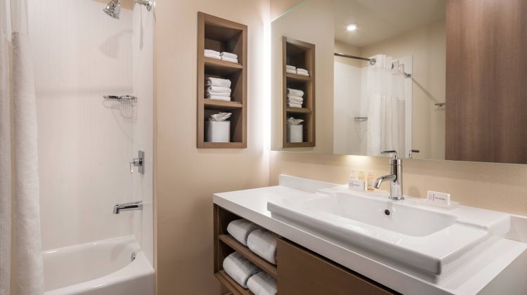 Courtyard by Marriott Phoenix Downtown Room