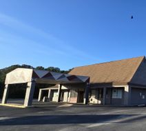 HomeTowne Studios LaGrange Exterior