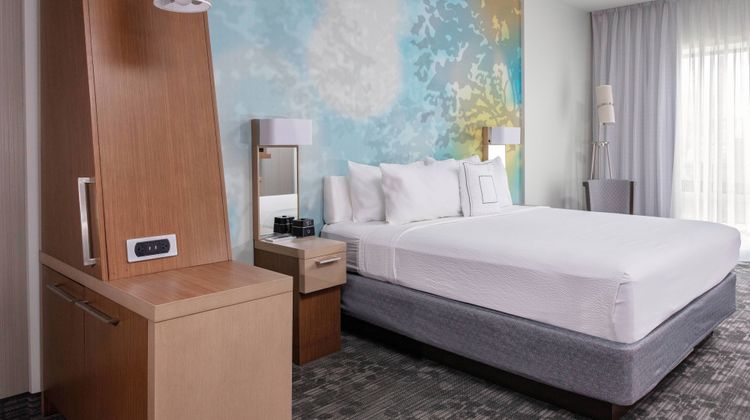 Courtyard East Lansing Okemos Suite