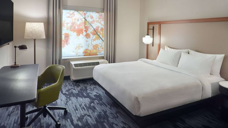Fairfield Inn & Suites-University Area Room